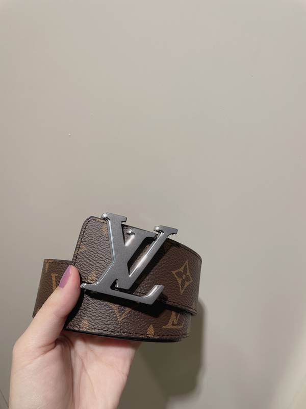 Louis Vuitton 40MM Belt LVB00373